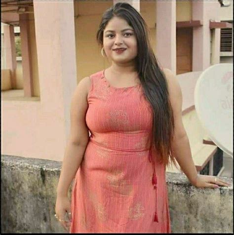 Desi Chubby Girl (28 pictures)